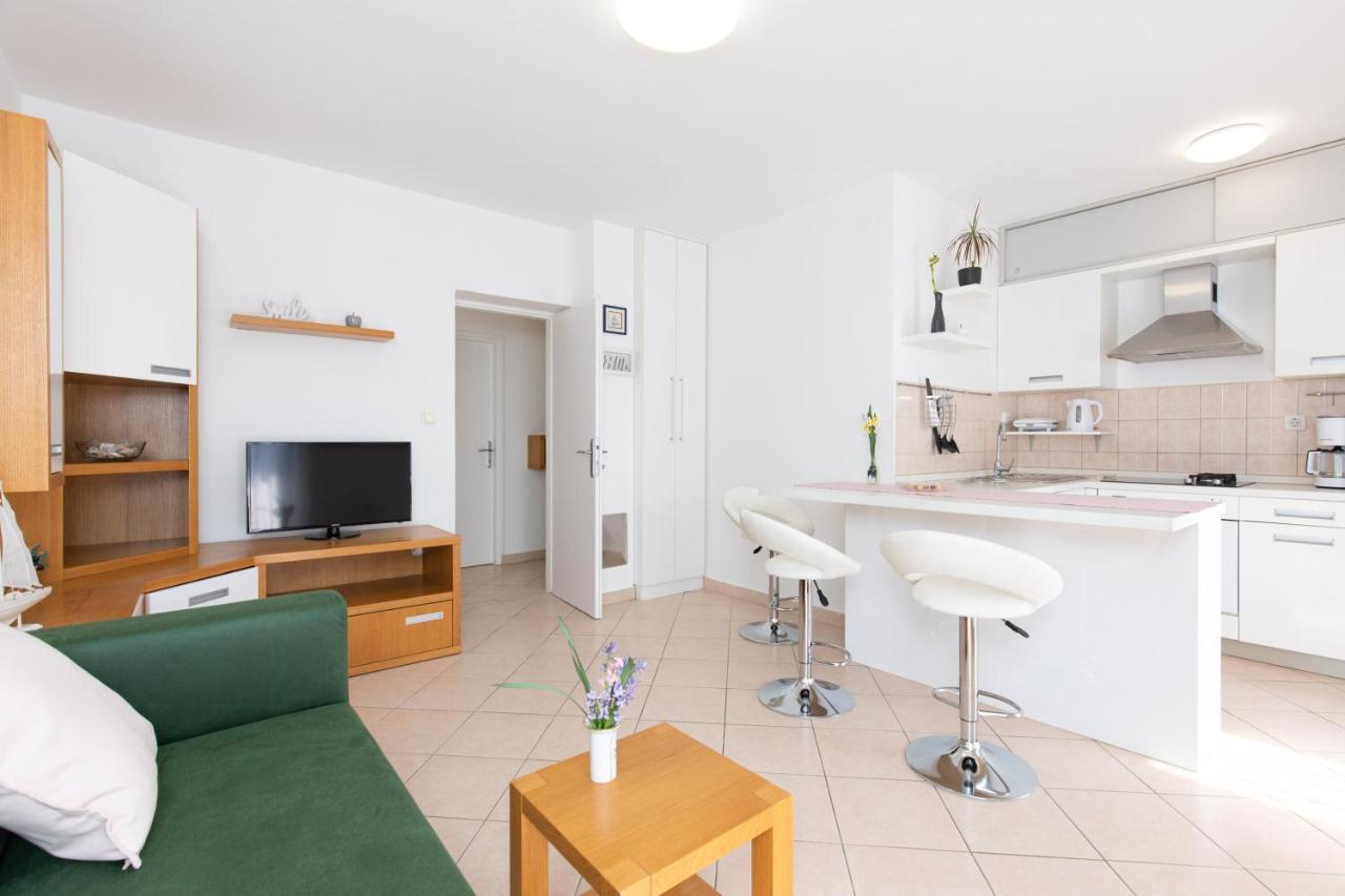 Apartment Julijana Крк Экстерьер фото